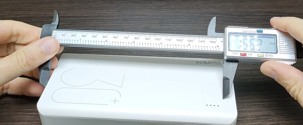 romoss 30 000 mAh size